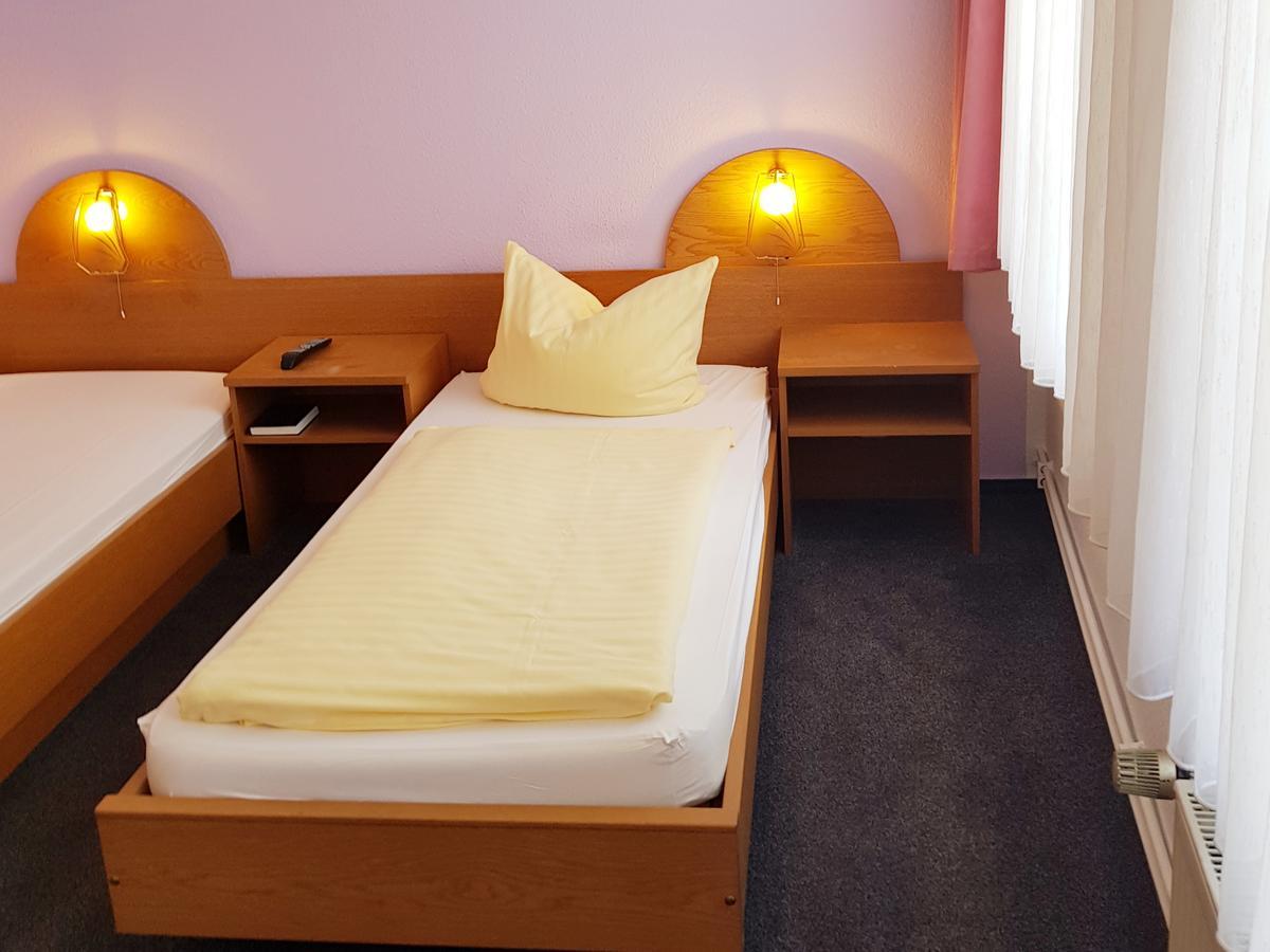 Hotel-Cafe Am Rathaus Gardelegen Exterior photo